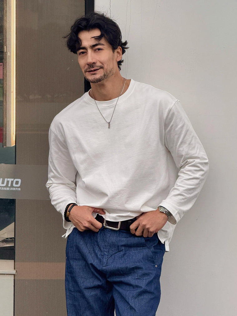 Daily Casual | Long-Sleeve Tee & Light Washed Denim Jeans