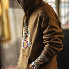 MADEN Brauner Hoodie mit Abzeichen-Stickerei - Fleecegefüttert