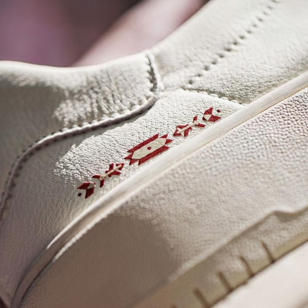 MADEN Navajo Embroidery White Sneakers