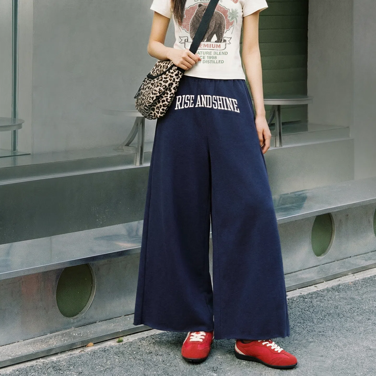 MADEN Damen Weite Bein Cropped Jogginghose