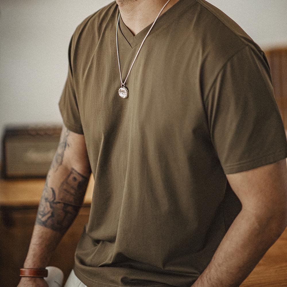 Camiseta de cuello en V Sorona de secado rápido y efecto refrescante MADEN
