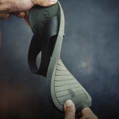 MADEN Men's Retro Rubber Flip-Flops for Beach Wear