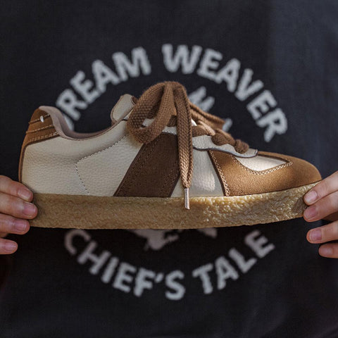 MADEN Zapatillas de Entrenamiento Retro Alemanas para Hombre Marrón con Parche y Suela Plana Zapatillas de Suela Gruesa de Corte Bajo Versátiles para Deportes y Uso Casual para Hombre