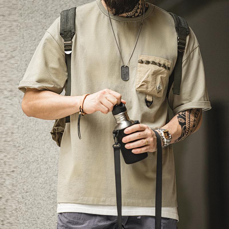 Camiseta de algodón de manga corta con bolsillo de parche en contraste MADEN