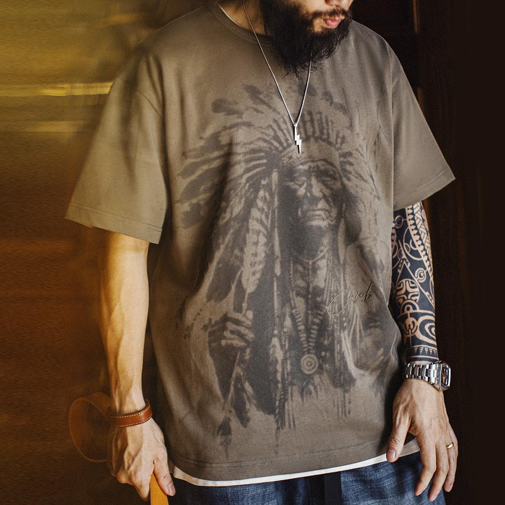 MADEN Chief Joseph Muster bedrucktes T-Shirt - 100 % Baumwolle