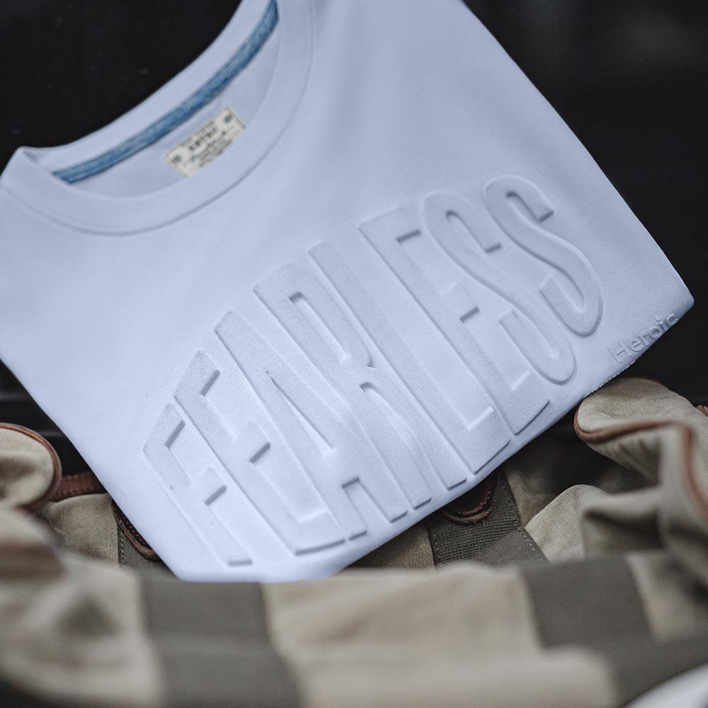 Camiseta de algodón pesado con estampado de letras en relieve 3D MADEN