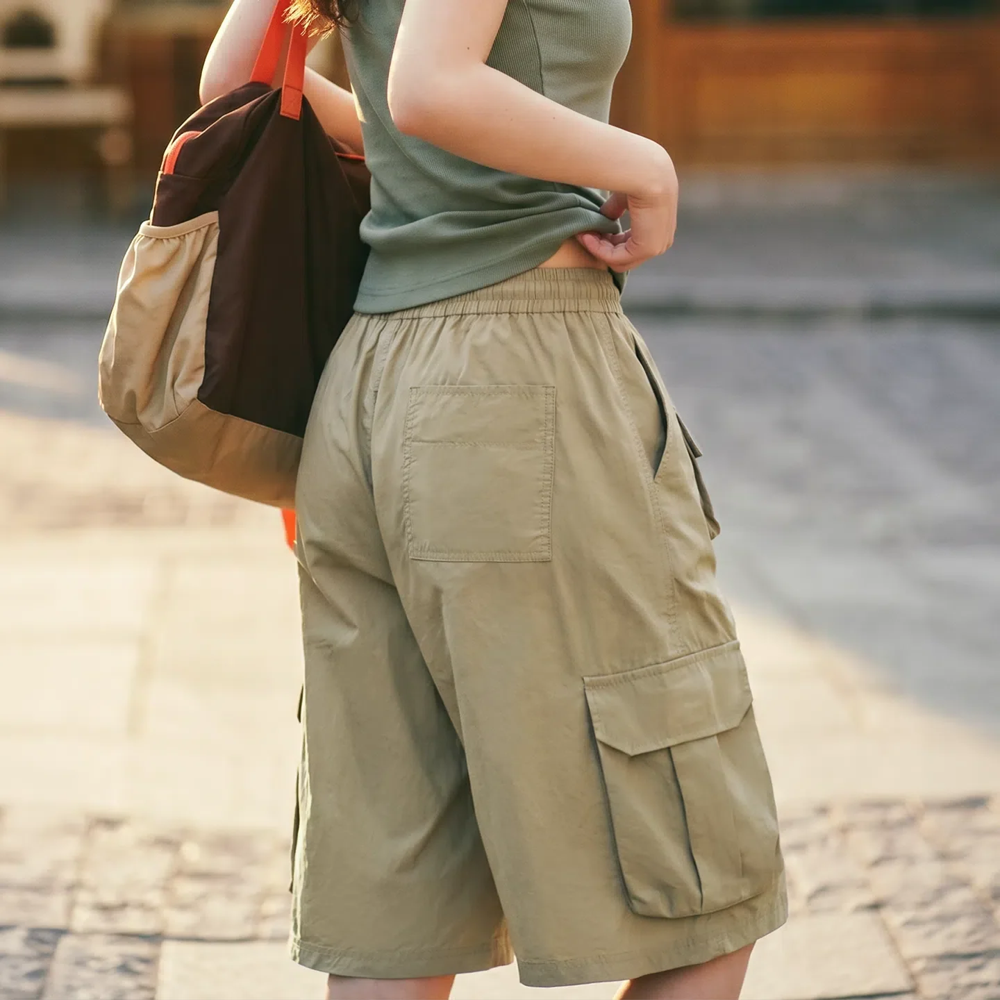 MADEN Women's Multi-Pocket Capri Cargo Pants for Daily Wear