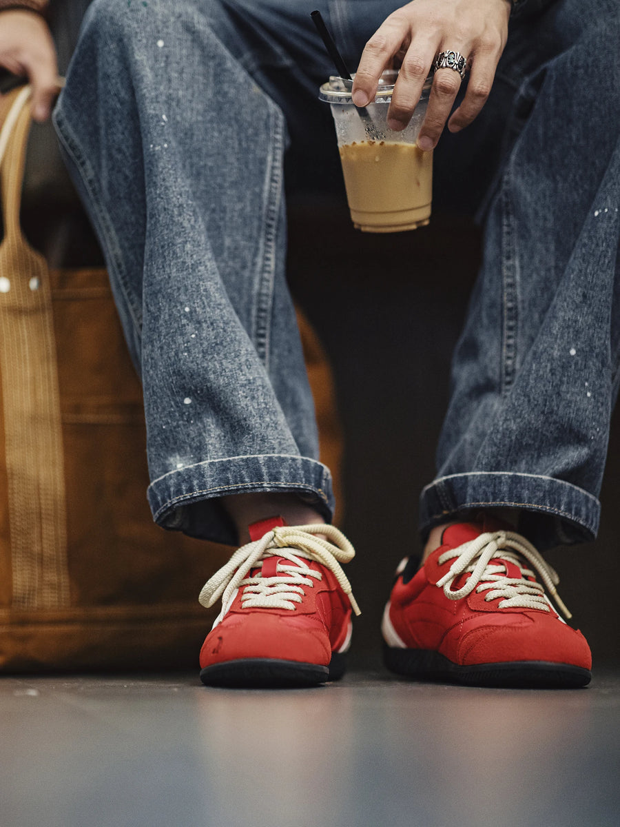 Zapatillas retro de gamuza roja con suela gruesa MADEN