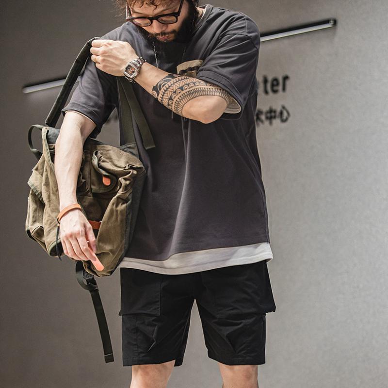 Camiseta de algodón de manga corta con bolsillo de parche en contraste MADEN