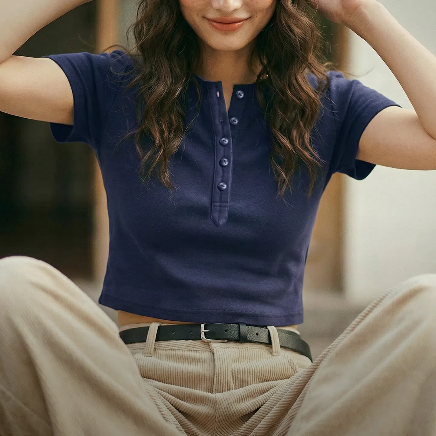 MADEN Damen Kurzes Henley T-Shirt aus Baumwolle