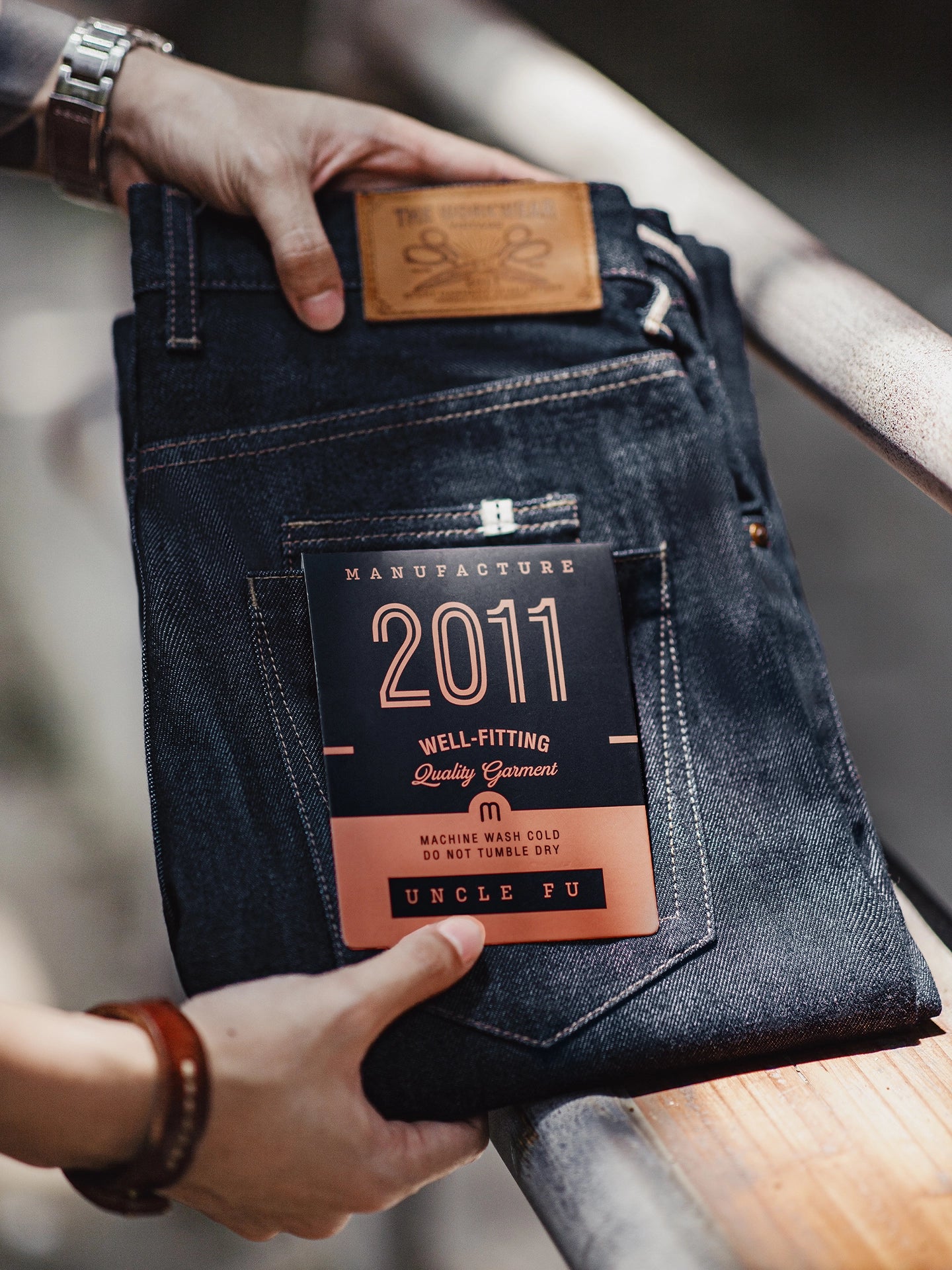 Jean en denim brut selvedge MADEN – Coupe droite taille mi-haute 13,5 oz 