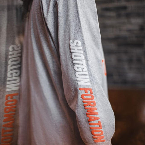 MADEN Retro-Langarmshirt mit Grafikstickerei für Herren – Grauer Oversize-Pullover mit Rundhalsausschnitt im Streetwear-Stil 