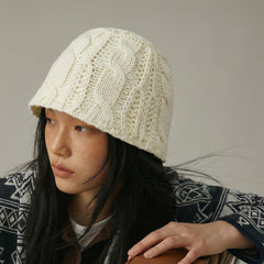 MADEN Weißer gehäkelter Bucket Hat mit Lochmuster
