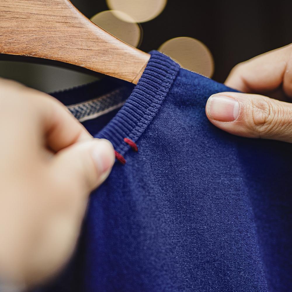 MADEN Japanisches T-Shirt aus schwerem Indigo mit Tasche