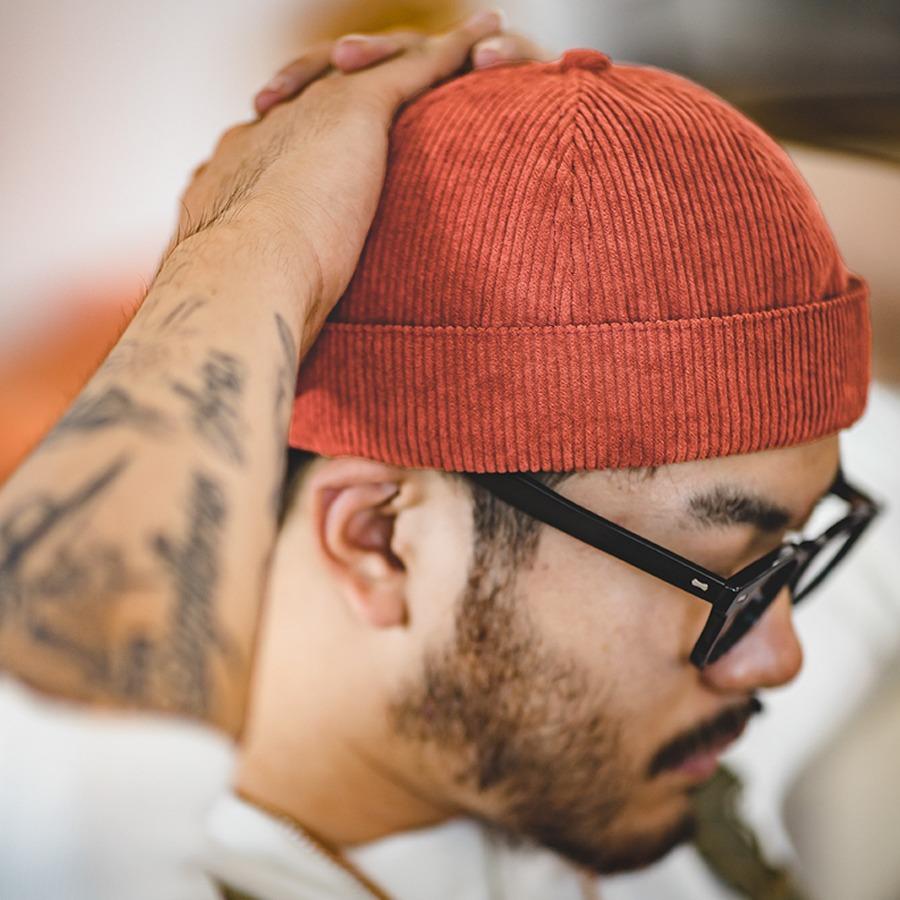 Sombrero marinero retro sin ala para hombre Maden de pana ajustable y versátil Sombrero de frío para hombre para otoño TW2107199