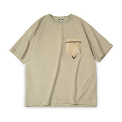 Camiseta de algodón de manga corta con bolsillo de parche en contraste MADEN