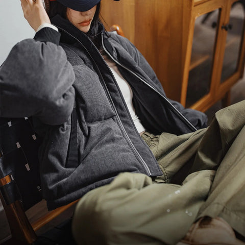 Áo khoác nữ MADEN bằng vải nhung kẻ, lông vịt 90%, áo phao ngắn giữ ấm, cổ đứng đan, viền dưới có dây rút, áo khoác dày mùa đông