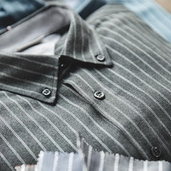 Camisa de botones con rayas finas cepillada para hombre MADEN
