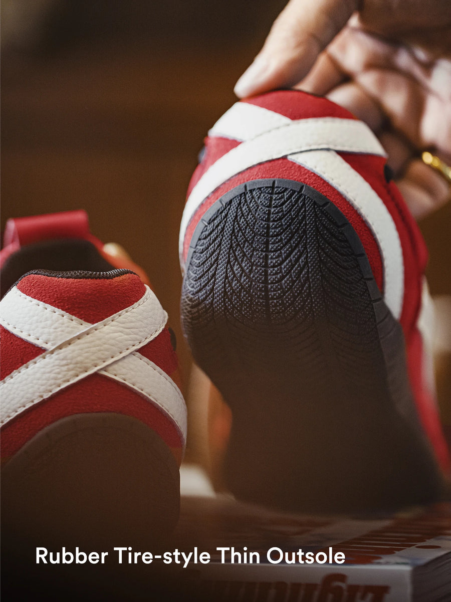 Zapatillas retro de gamuza roja con suela gruesa MADEN
