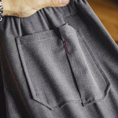 MADEN Graue formelle Shorts mit Nadelstreifen und elastischem Bund
