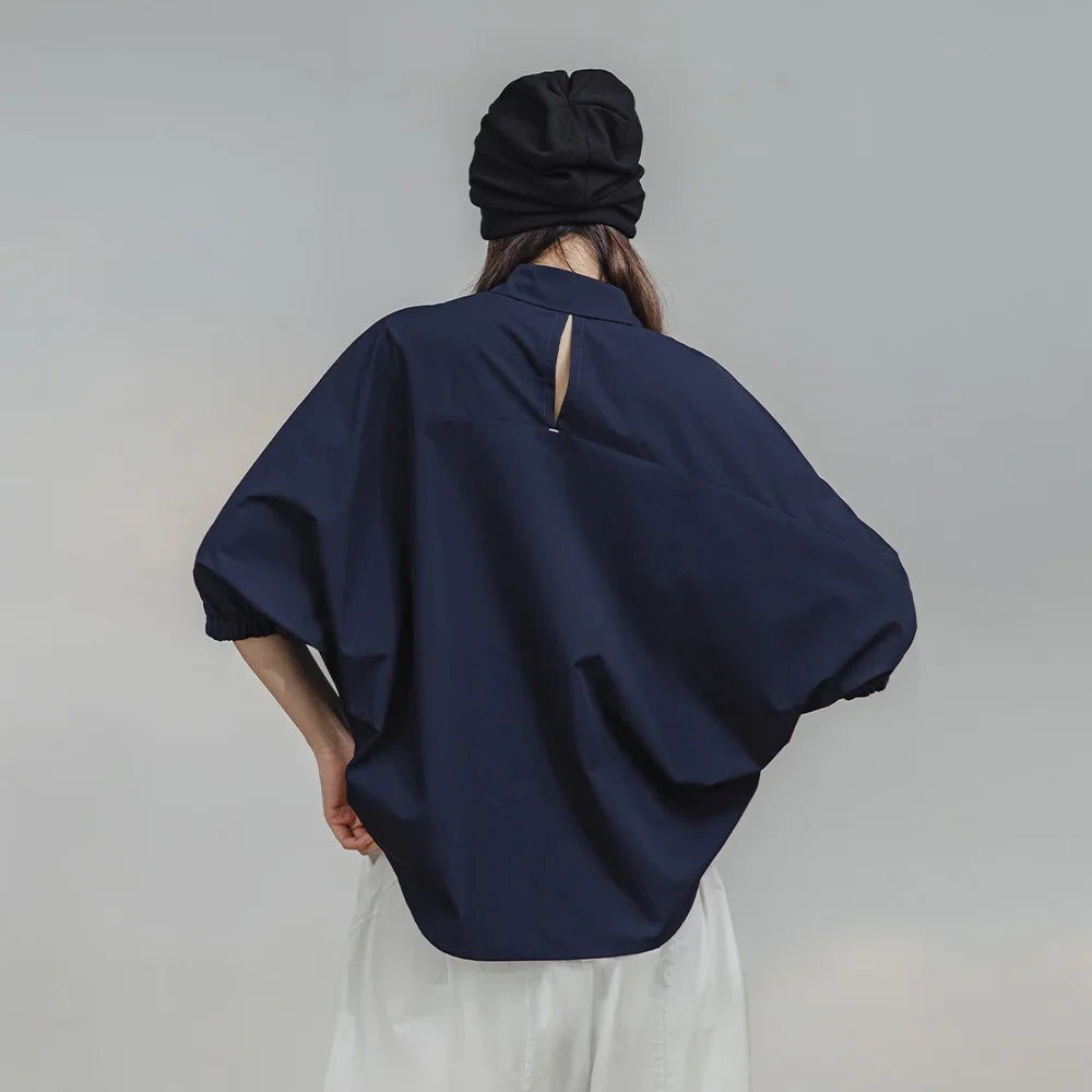 Chemise MADEN pour femme, manches chauve-souris, col montant, coupe ample, bleue 