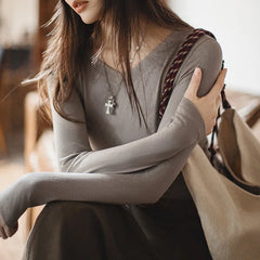 T-shirt à manches longues en maille de coton, col V, coupe ajustée, pour femme, idéal pour l'automne et l'hiver. Pull basique à porter sous un pull. 