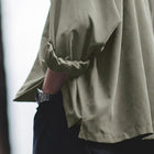 Chemise à manches longues MADEN – Tissu effet peau de pêche rétro, coupe ample  thumbnail