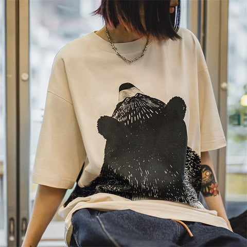MADEN Oversized Lazy Bear Illustration Tee - Japanisches minimalistisches T-Shirt mit überschnittenen Schultern, schmale Passform, Kurzarm, Damen Sommer 