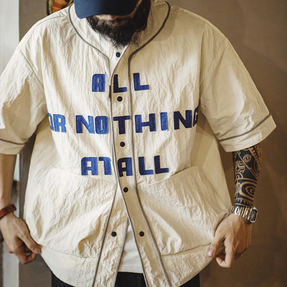 마덴 반팔 셔츠 남성 스포츠 느낌 남성 야구 칼라 셔츠 글자 펠트 패치 나일론 주름 원단 여름 스트리트웨어