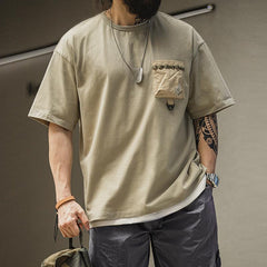 Camiseta de algodón de manga corta con bolsillo de parche en contraste MADEN