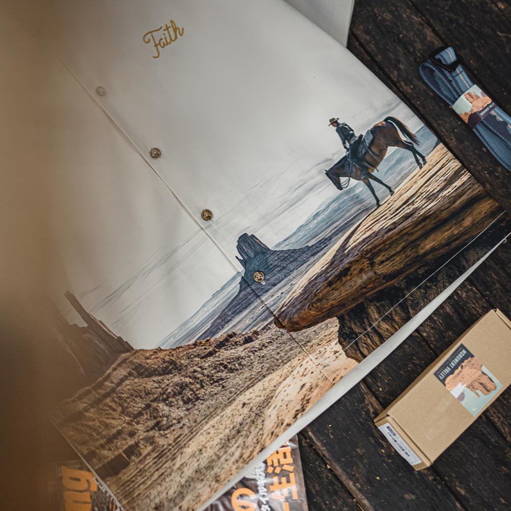 MADEN Camp-Hemd mit kubanischem Kragen und Monument Valley-Print