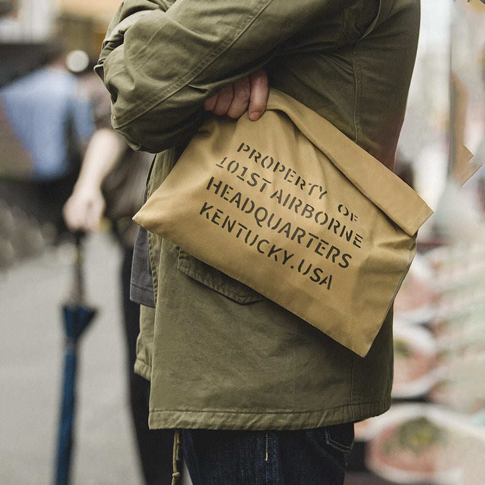 Bolso de mano para hombre MADEN de lona encerada con aceite – Cartera sobre vintage caqui con cierre magnético