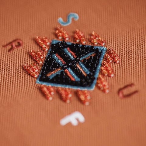 Polo homme MADEN style rétro navajo orange en maille à manches longues, broderie, tenue décontractée printemps-automne, col double épaisseur, extérieur 