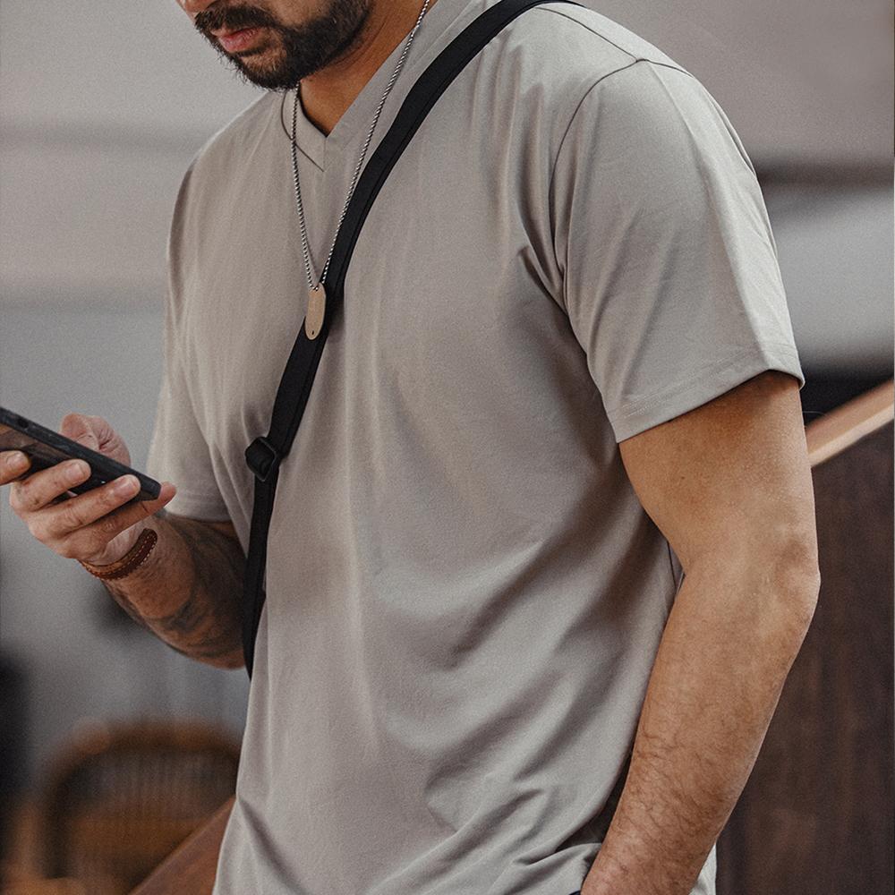 Camiseta de cuello en V Sorona de secado rápido y efecto refrescante MADEN