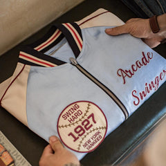 MADEN Blaue Satin Bestickte Sukajan Baseballjacke